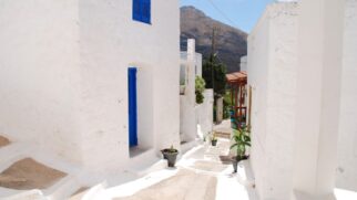 Entenda como a ilha grega que virou referência global monitora o lixo em tempo real e atrai turistas