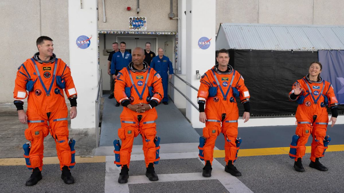 Astronautas Reid Wiseman e Christina Koch deixam quarentena em Houston Grupo aguardará novos testes da Nasa antes de retornar ao Centro Espacial Kennedy/NASA/Jim Ross