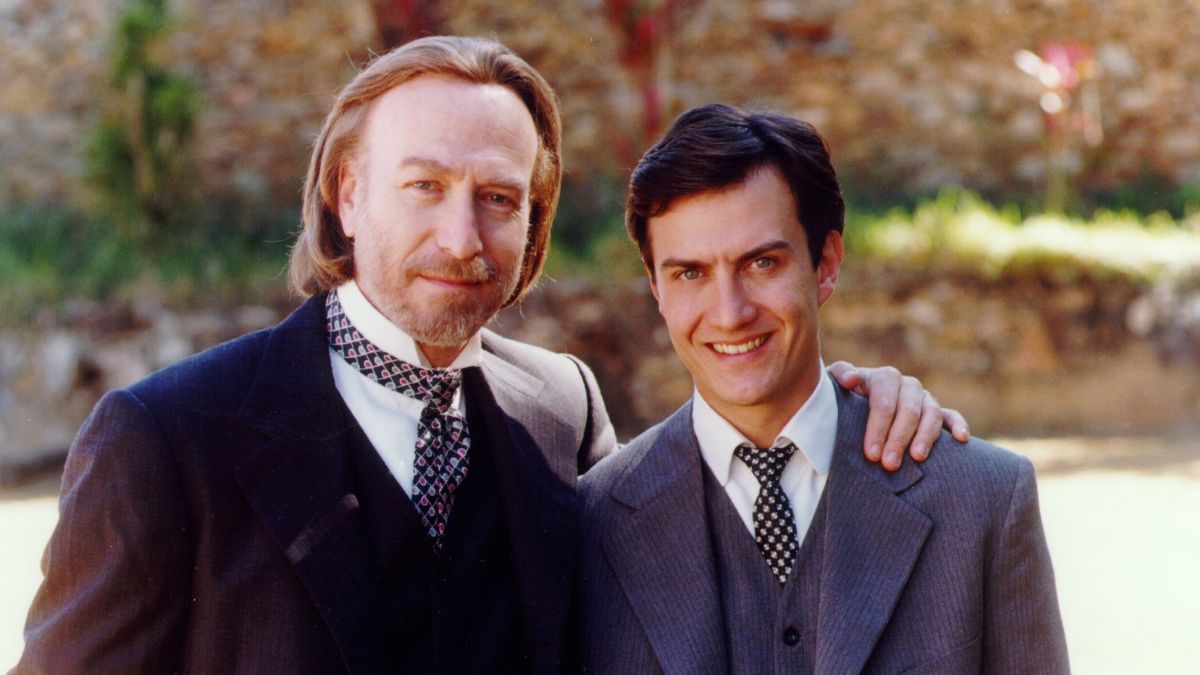 Altino (Odilon Wagner) e Augusto (Gabriel Braga Nunes)/Globo