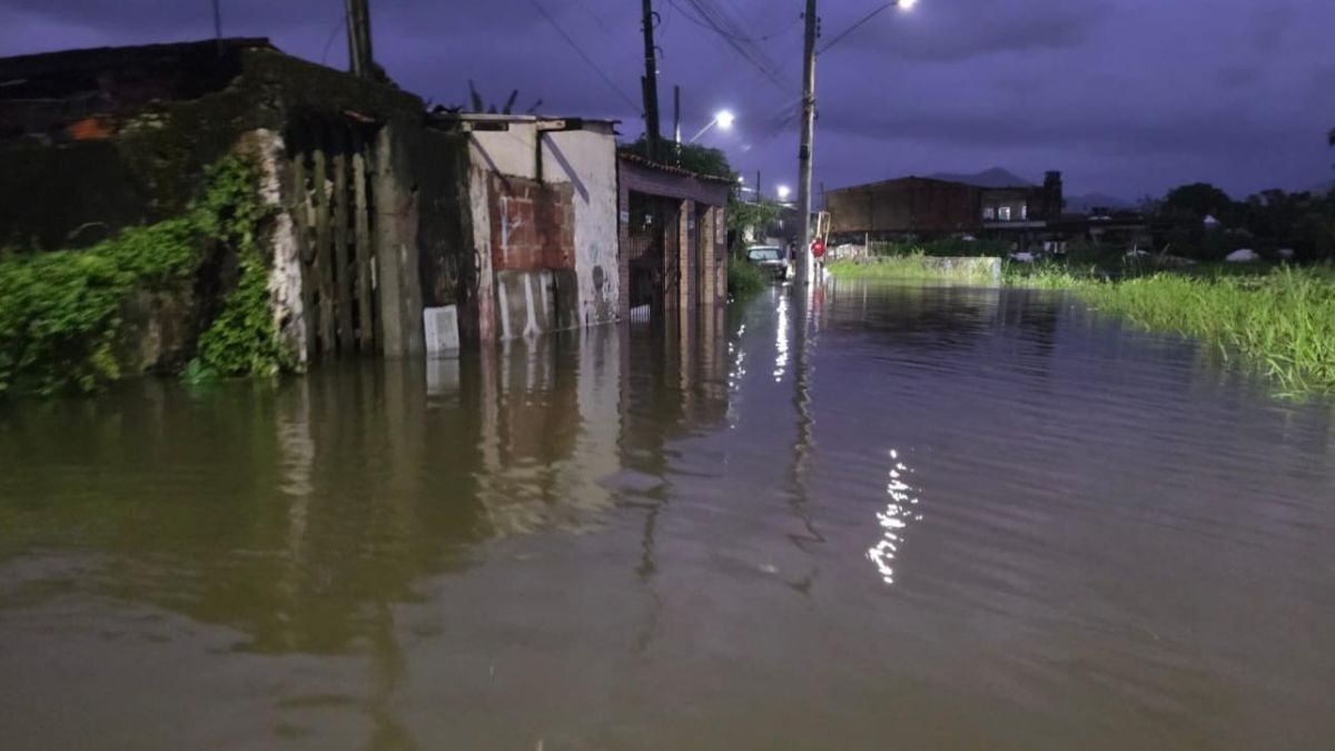 O desastre afetou moradores e turistas durante a alta temporada, deixando dezenas de pessoas desabrigadas e desalojadas /Divulgação