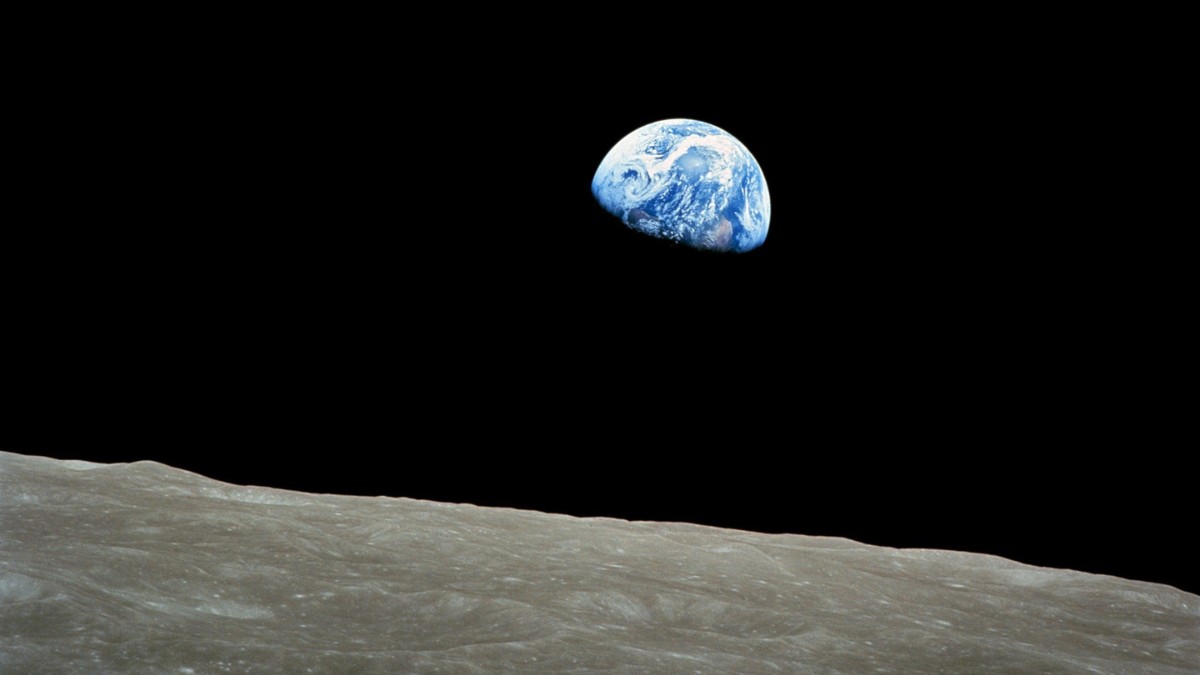 Esse afastamento ocorre por causa da interação gravitacional que gera as marés / Pixabay
