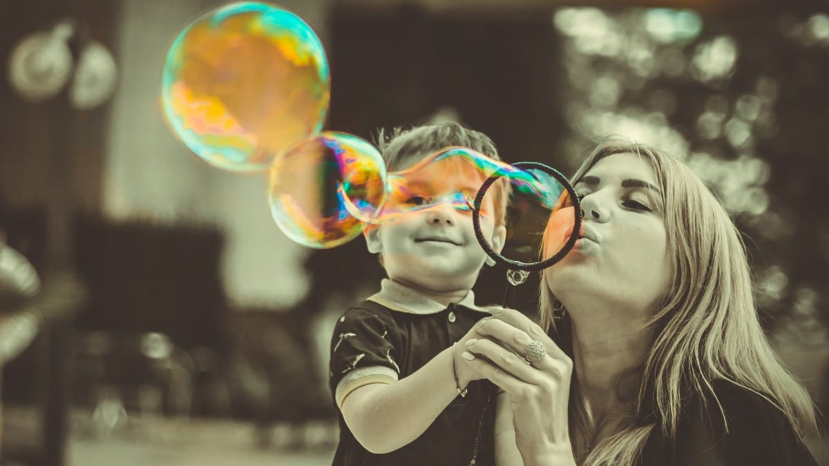 Sentir-se feliz fortalece a saúde mental e emocional / Pixabay