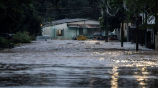 Litoral de SP está sofrendo com chuvas constantes desde a madrugada