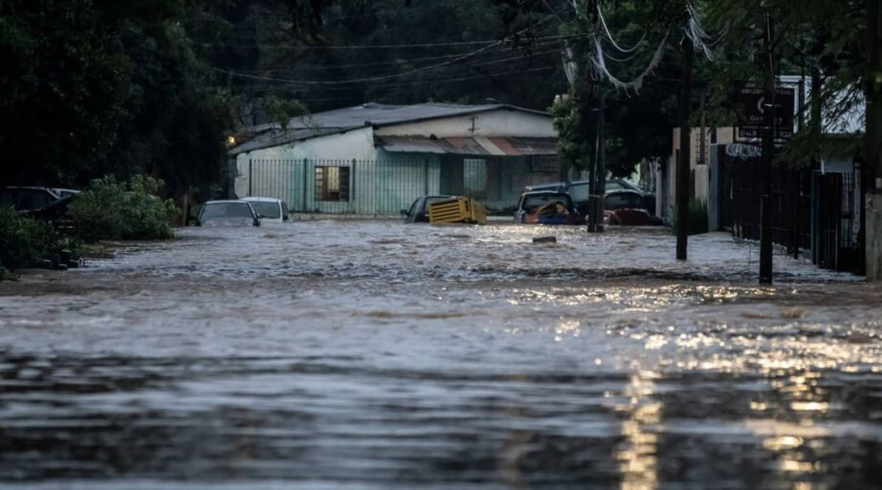 Litoral de SP está sofrendo com chuvas constantes desde a madrugada