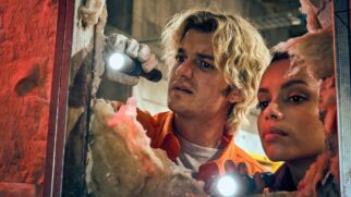 Joe Keery e Georgina Campbell em cena de 'Alerta Apocalipse'