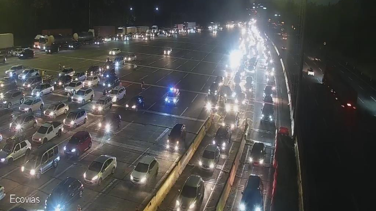 Na Rodovia Imigrantes, o tráfego também é carregado no sentido litoral