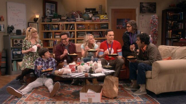 Ator de 'The Big Bang Theory' comentou durante entrevista que tem como rotina ajudar diversos desconhecidos pela internet