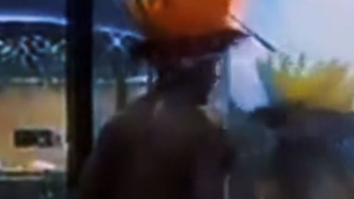 Mesmo com o ambiente alagado, os participantes mantiveram a coreografia nas pistas de dança, ignorando o cansaço e o frio/Reprodução