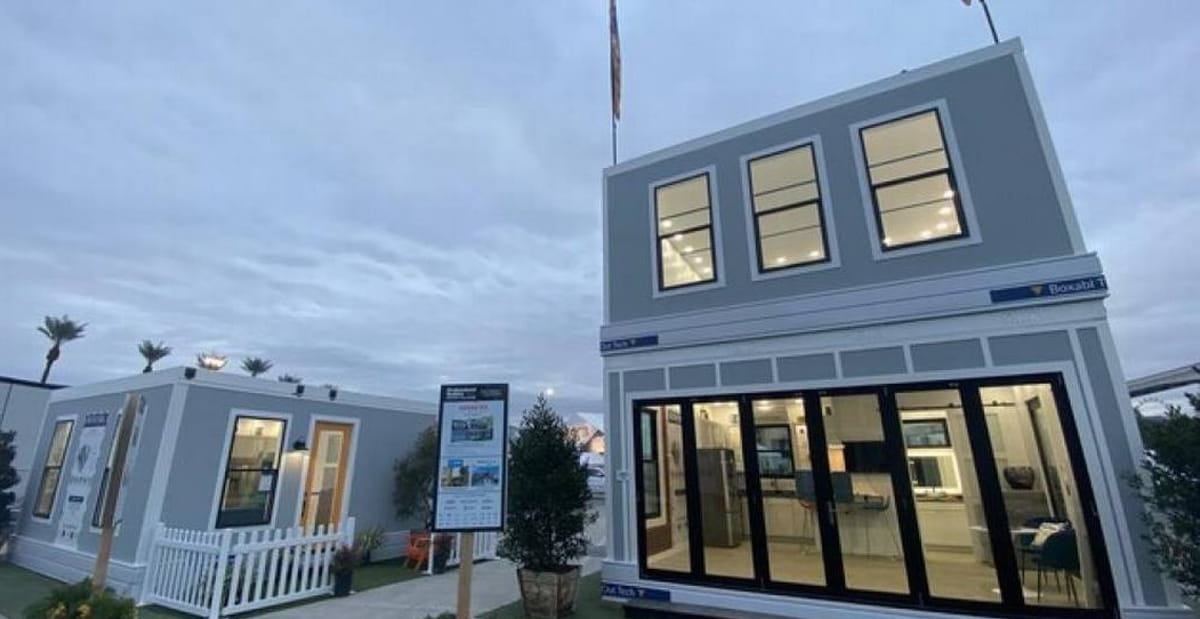 Localizada em Boca Chica, ao lado da base de foguetes da SpaceX, a residência de Musk é um modelo modular da empresa Boxabl