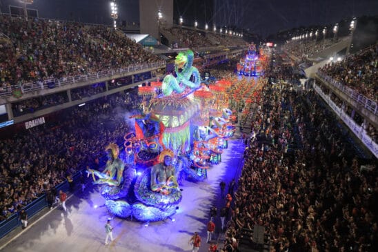 O valor total arrecadado com a venda de ingressos para arquibancadas, cadeiras de pista e frisas do Desfile das Campeãs ainda será oficialmente divulgado após o encerramento dos desfiles