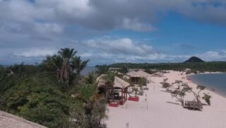 A vila de Alter do Chão, distrito de Santarém, foi eleita pelo jornal britânico The Guardian como a praia mais bonita do Brasil.