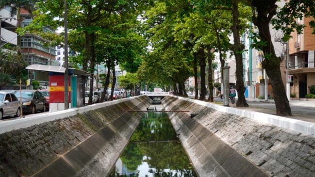 Criados por Saturnino de Brito, os canais de Santos são fundamentais para a drenagem urbana e a prevenção de alagamentos e doenças