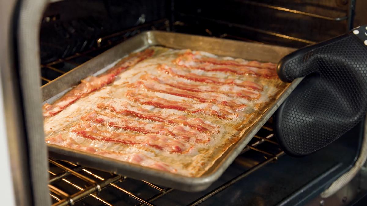 Aprenda a atingir a crocância desejada de forma prática e entenda a importância do cozimento completo para evitar riscos à saúde