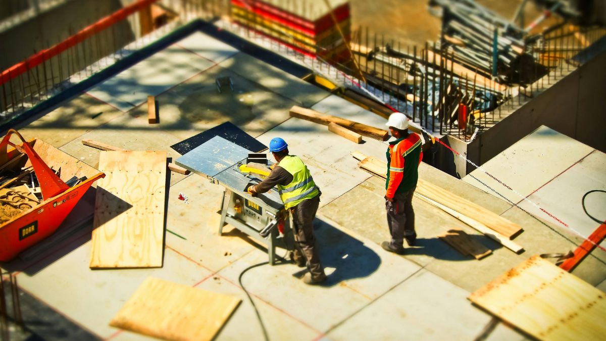 Capacitação em pintura predial aborda técnicas modernas, segurança no trabalho e uso correto de EPIs /Pexels