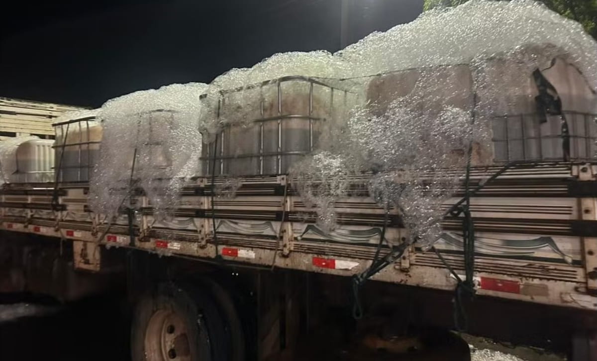 Diante da irregularidade, o caso foi enquadrado como crime de venda, exposição à venda ou entrega de mercadoria em condições impróprias ao consumo