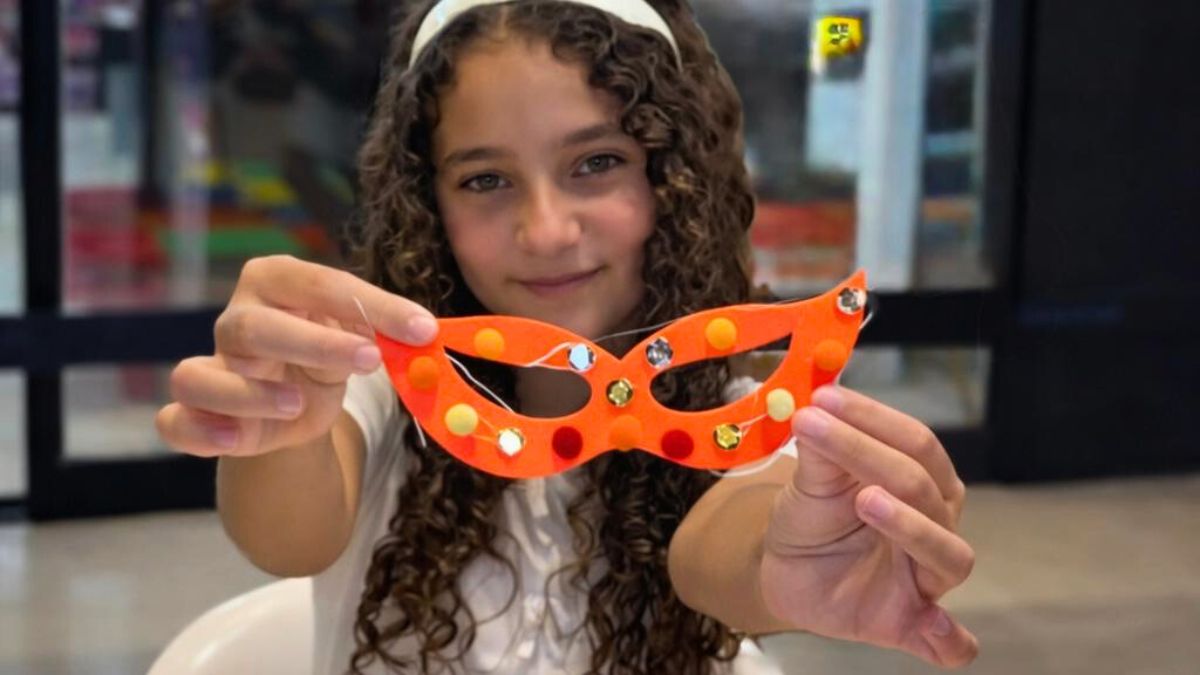 Para quem prefere garimpar peças únicas durante a folia, o Encontro de Brechós ocorre simultaneamente às festividades. A partir das 10h, na Loja 01, os visitantes podem explorar o melhor da moda circular em um ambiente descontraído/Divulgação