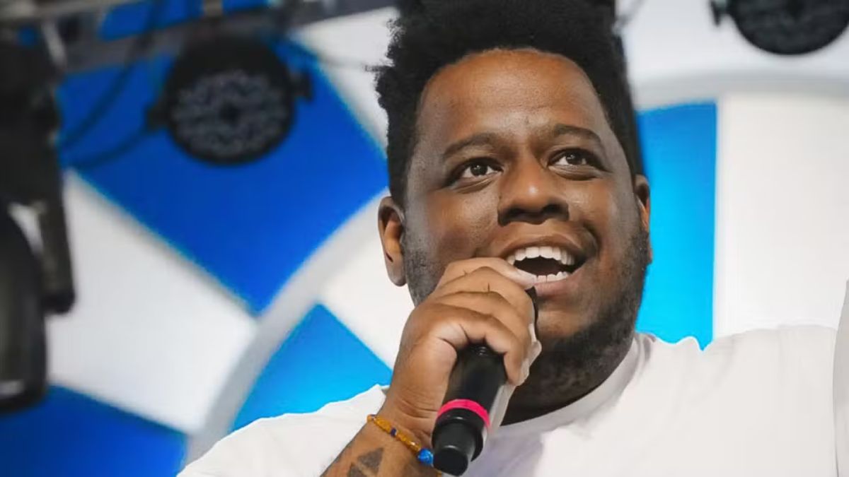 O carnavalesco André Rodrigues anunciou sua saída da Portela