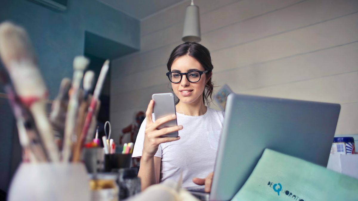 O Galaxy S21 FE possui uma vida útil maior que seus 'irmãos' de linha por ter sido lançado com uma versão de software mais recente (Android 12) em 2022/Pexels