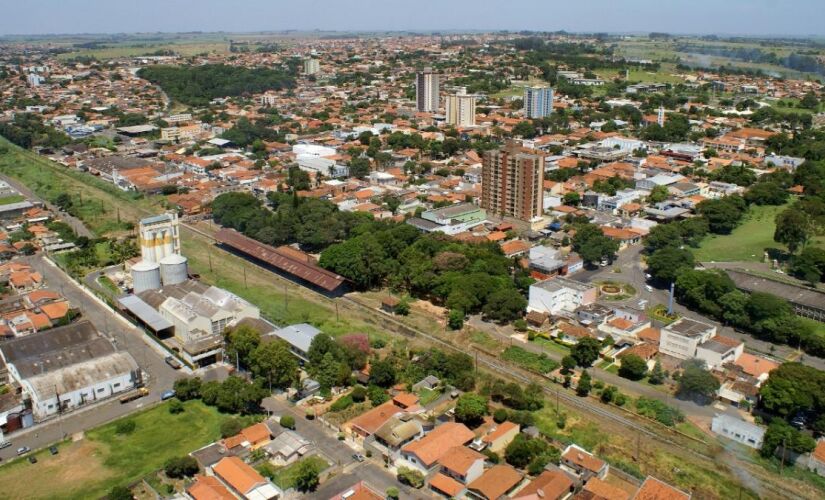 Com aproximadamente 62 mil habitantes, o município se tornou referência em preservação ambiental e planejamento urbano sustentável.