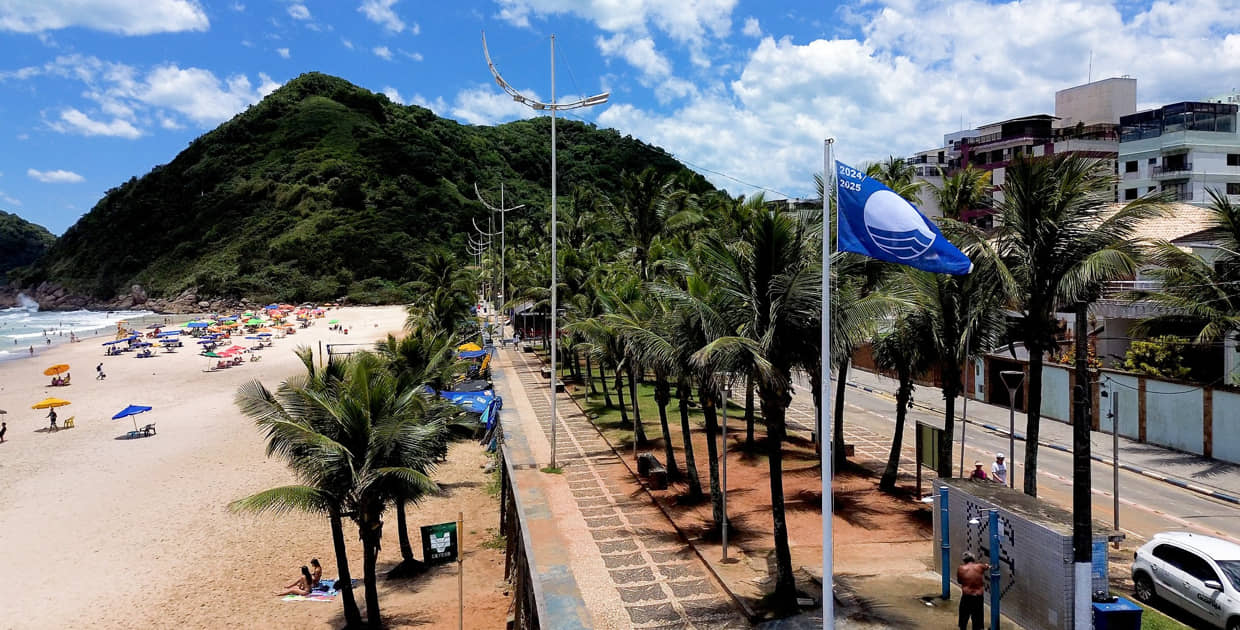 A Praia do Tombo ostentando a sua Bandeira Azul de qualidade pela 16ª vez consecutiva