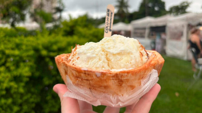 O Coco do Bem viralizou ao apostar em uma proposta que chama atenção pela apresentação e pelo sabor.