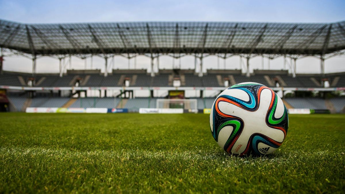 A Copa Bertioga de Futebol Soçaite reúne equipes de sete categorias, do sub-8 ao sub-23, com partidas no campo do Sesc/Pexels