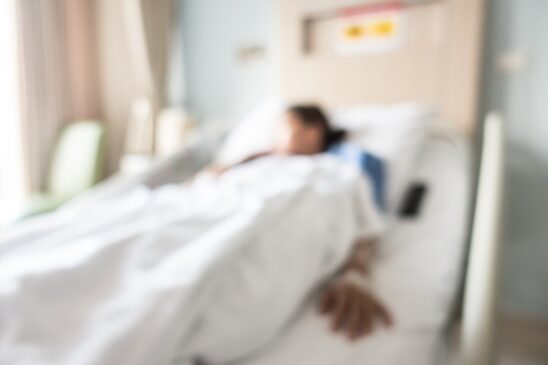 Quase duas dezenas de crianças foram hospitalizadas com sintomas graves de intoxicação alimentar