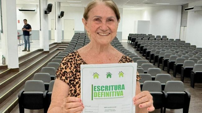 Cubatão realizou a cerimônia de entrega de escrituras de moradias para 66 famílias do município