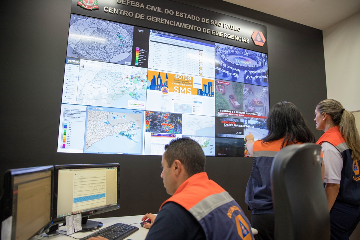 Segundo a Defesa Civil, o município acumulou 176 milímetros de precipitação em apenas seis horas