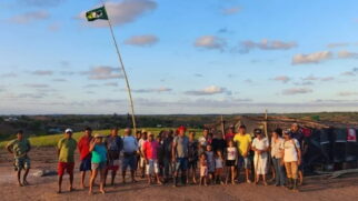 Com a assinatura do Incra, 21 famílias da comunidade Barra de Antas passam a ter direito de uso de uma área de 133 hectares, atualmente ocupada por plantações de cana-de-açúcar
