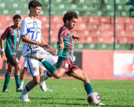 O confronto acontece entre duas equipes que buscam a ponta da tabela do torneio