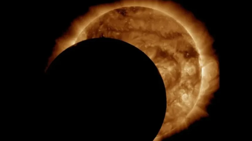 Escuridão total: o mistério por trás do modo noturno de agosto / NASA