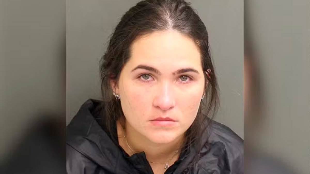 Segundo o G1, a brasileira foi detida na segunda-feira (2).