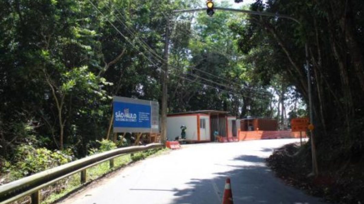 Trecho da serra foi interditado por conta das fortes chuvas na manhã deste sábado / Imagem Meramente Ilustrativa