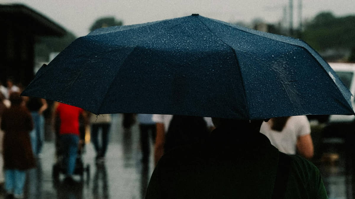 Frente fria deve chegar à SP e litoral do estado no domingo e há preocupação com chuvas fortes