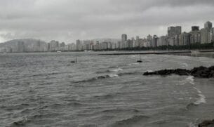 Frente fria chega no começo da tarde deste domingo (8) ao litoral paulista