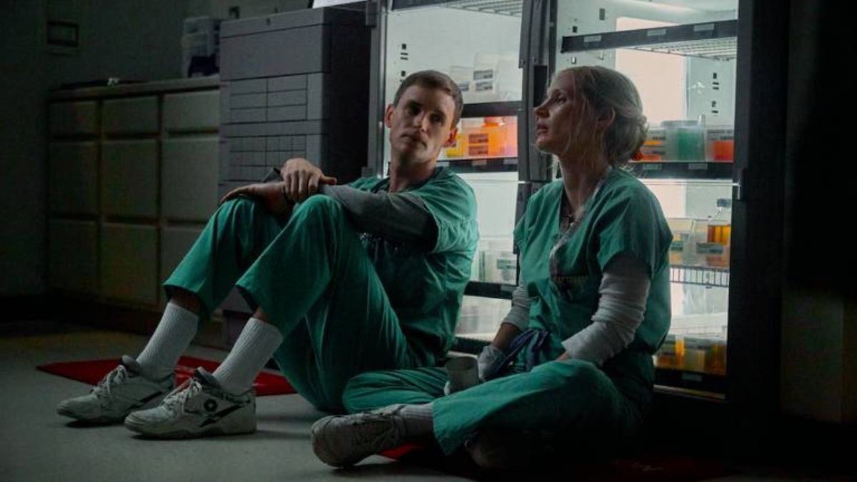 'O Enfermeiro da Noite' é estrelado pelos vencedores do Oscar Jessica Chastain e Eddie Redmayne (Netflix/Divulgação)