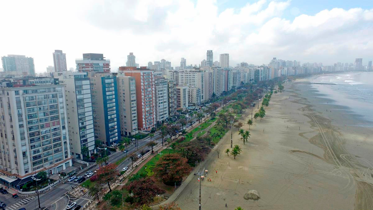 Cidades costeiras como Santos tem aproximadamente 430 mil habitantes