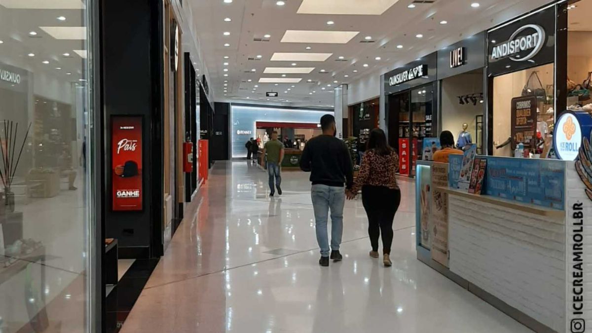 O shopping conta com diversas lojas-âncora, como Havan, Mundo Ri Happy, Renner, Riachuelo, C&A, Pernambucanas, Casas Bahia e Marisa (Litoral Plaza Shopping/Divulgação)