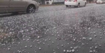 Chuva torrencial de granizos causa estragos e assusta moradores