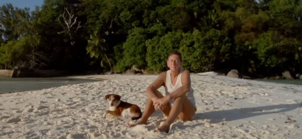 le adquiriu a Île Moyenne, no arquipélago das Seicheles, quando o local era praticamente um território abandonado