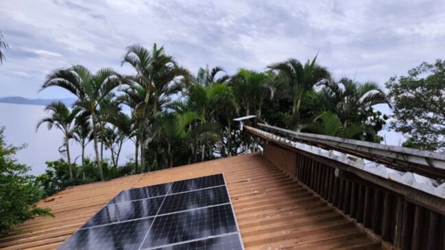 Ilhabela iniciou a instalação de antenas de internet via satélite Starlink em escolas caiçaras