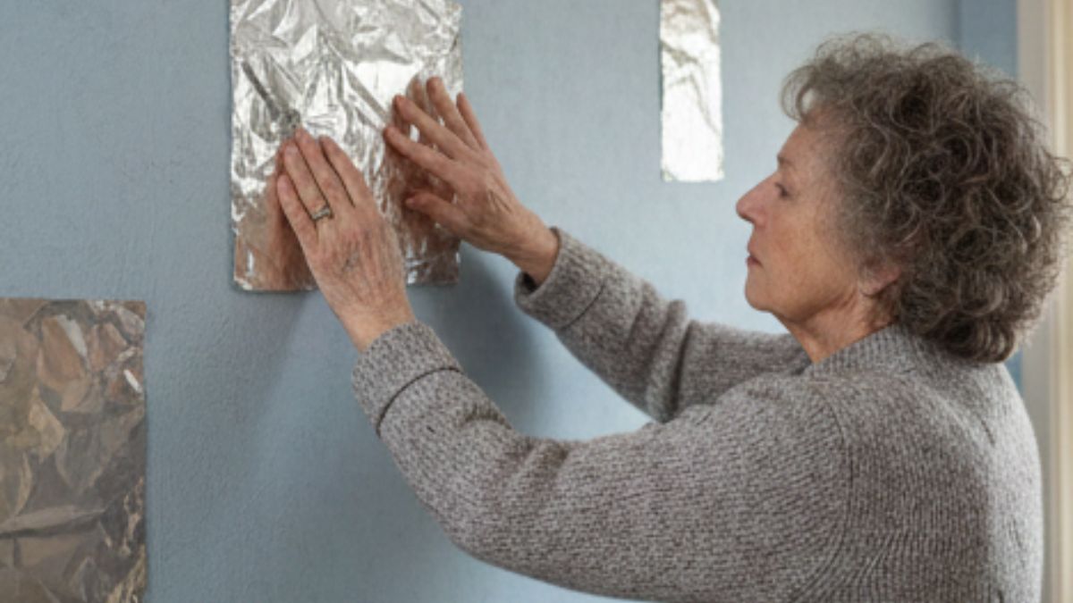 Simples e acessível, o uso do papel-alumínio pode ser o primeiro passo para diagnosticar problemas de umidade antes de intervenções mais complexas