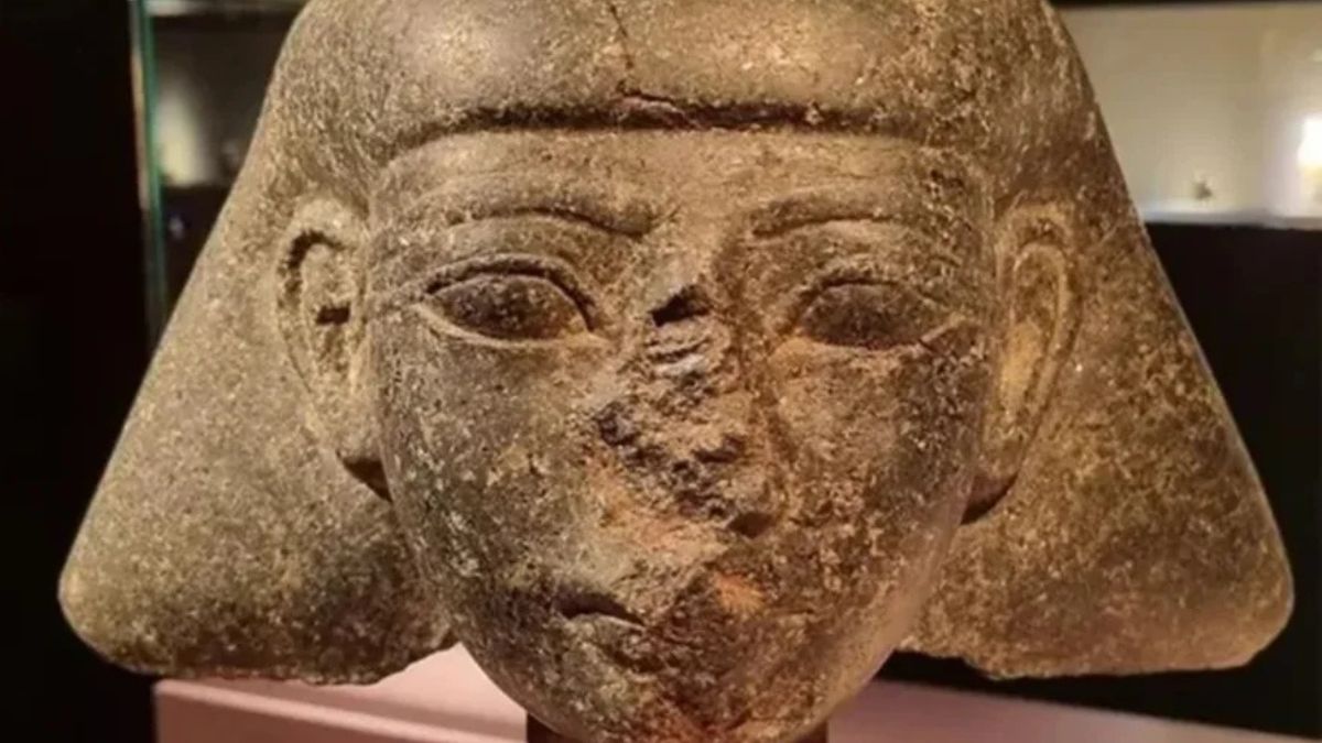 Após colaboração de galeria holandesa, escultura ilegalmente traficada é entregue a embaixador; Egito intensifica monitoramento de leilões internacionais