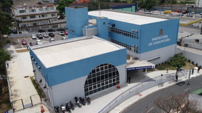Oportunidades incluem cargos para auxiliar administrativo, professor e operacional; provas acontecem em abril e maio.