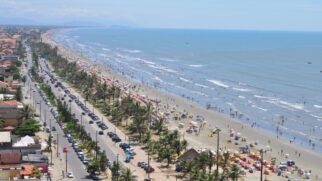 Prefeito e autoridades participam do hasteamento das bandeiras e da missa solene em homenagem aos 67 anos da cidade