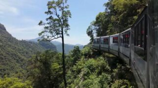 O monotrilho elétrico do Monte Dajue é um triunfo técnico que custou bilhões de iuanes e anos de planejamento