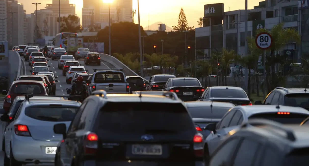 Motoristas do estado de SP devem ficar atentos ao final da placa do seu carro e o prazo