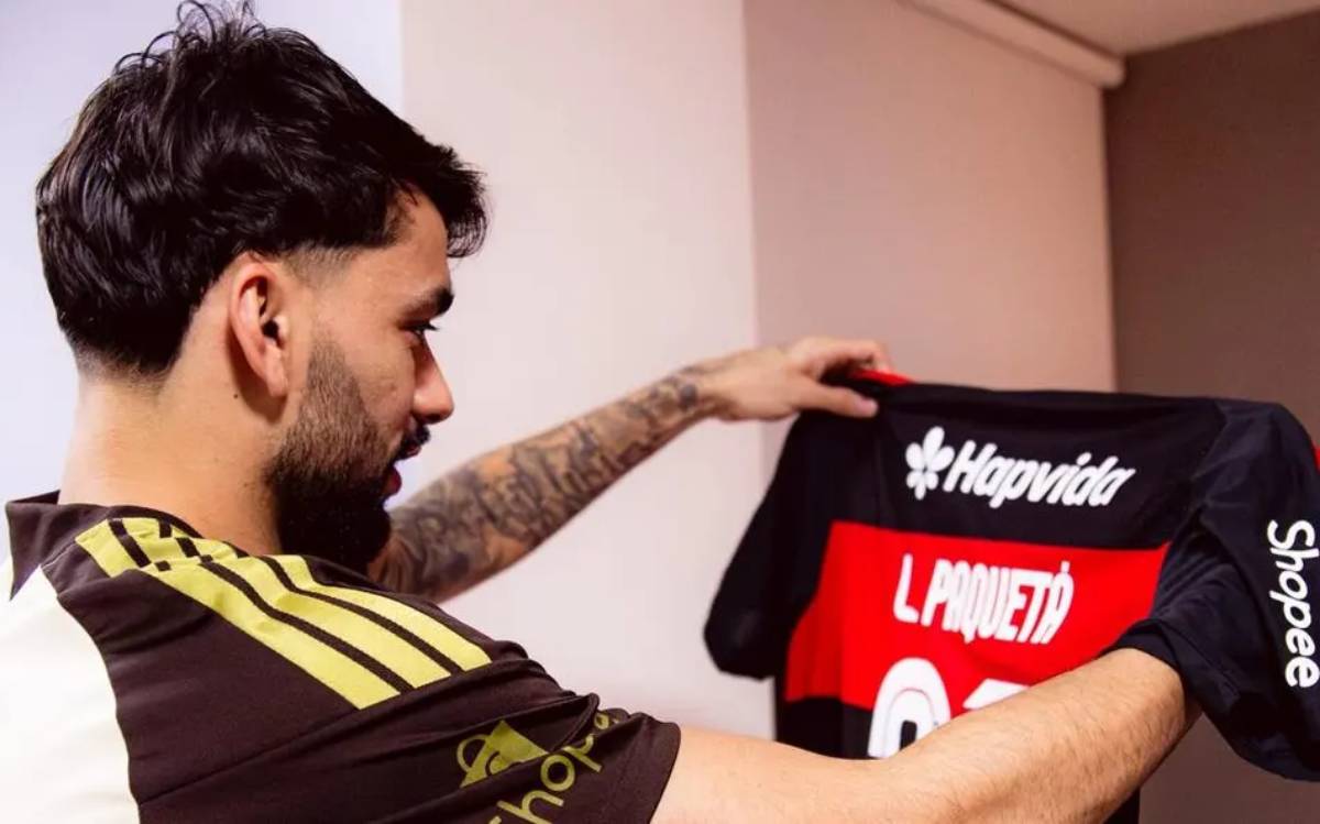 O imóvel está localizado em um luxuoso condomínio fechado na Barra da Tijuca