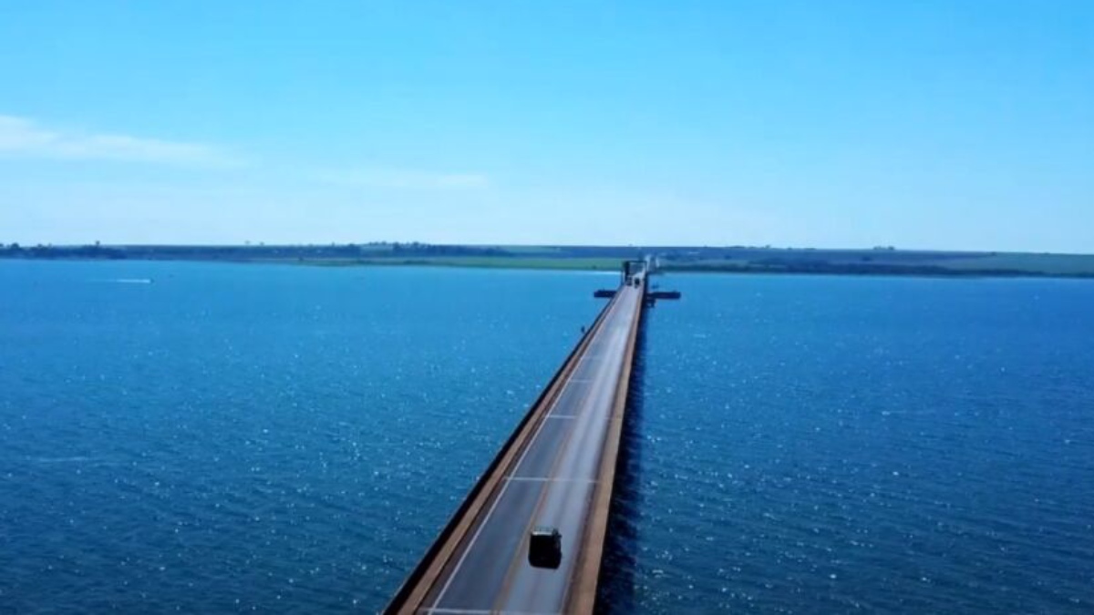 Comparada ao Burj Khalifa, a ponte impressiona não apenas pelo tamanho, mas também pela relevância